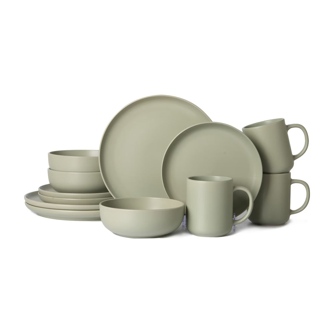 Stoneware dinnerware set